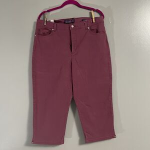 NWT Gloria Vanderbilt Amanda Hug-Me Stretch Classic Rise Capri Purple Summer
